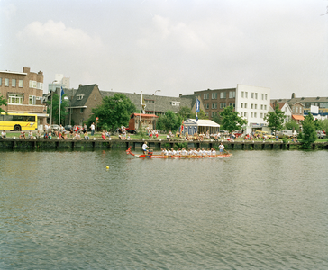 103536 Afbeelding van de Drakenbootraces op het Merwedekanaal te Utrecht, tijdens de manifestaties Utrecht Waterhart ...